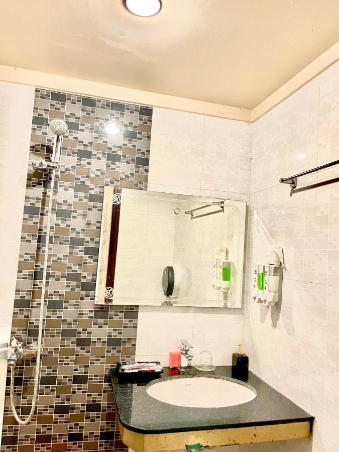 Hong Phuc Hotel 2 Дананг Екстериор снимка